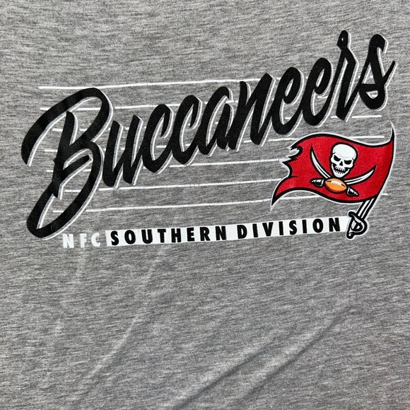 NFL Team Apparel Tampa Bay Buccaneers Women’s Size Large Gray Shirt Football - Picture 4 of 6